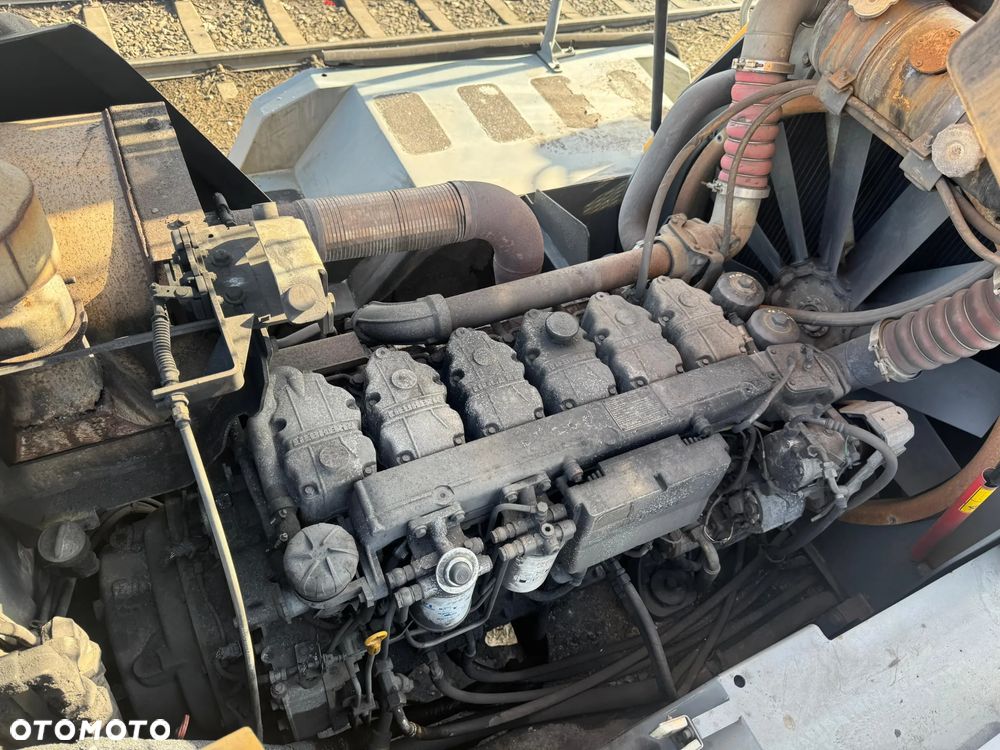 Liebherr L586 - 9