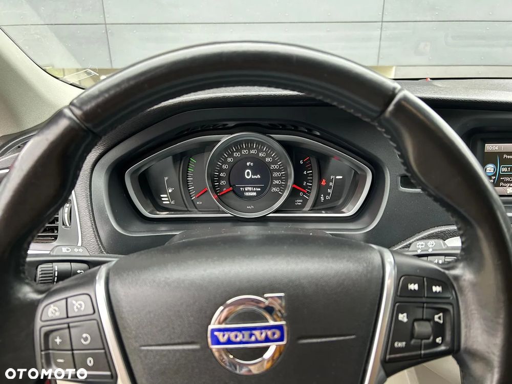 Volvo V40 Cross Country - 11