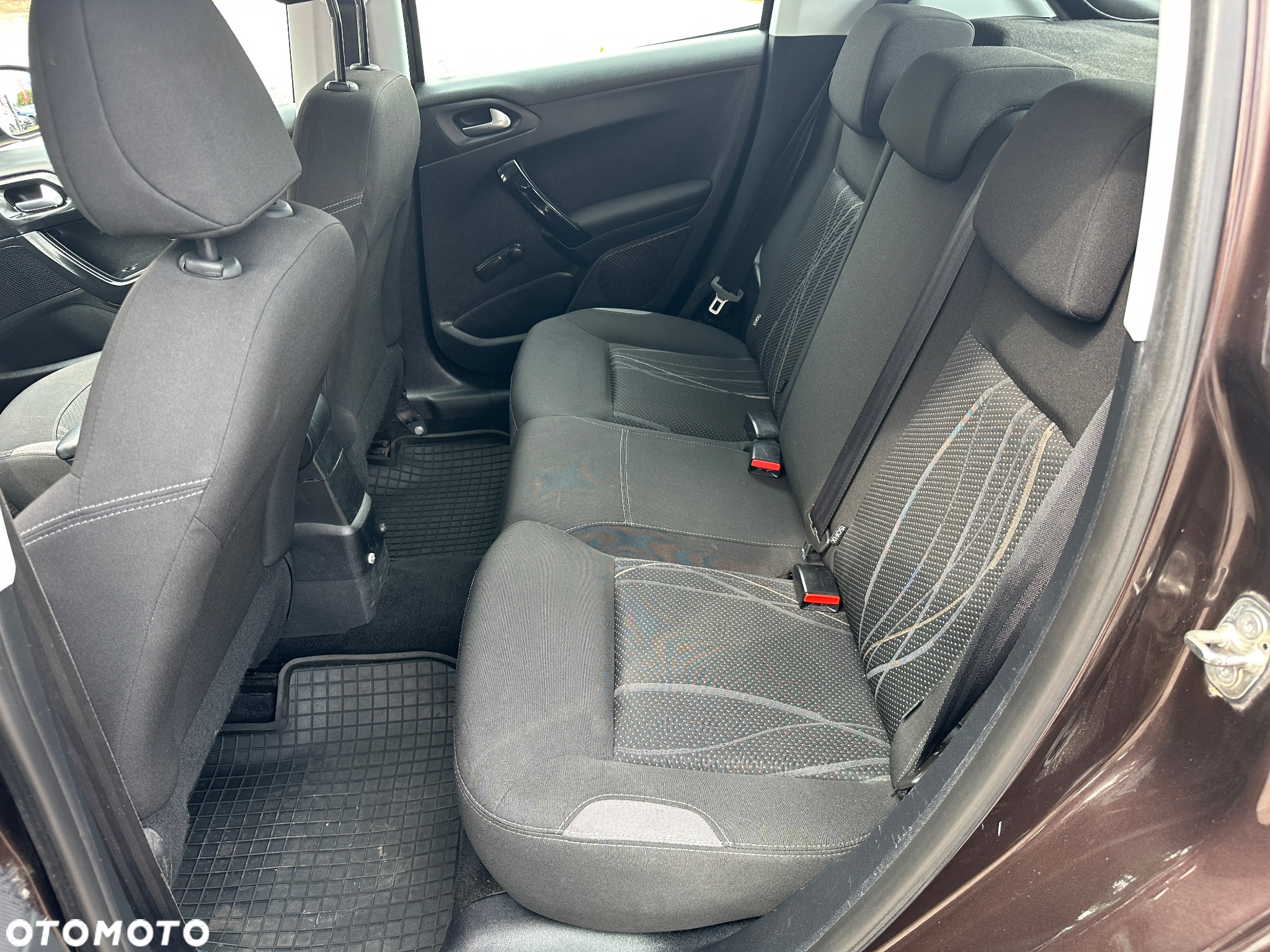 Peugeot 208 82 VTI Allure - 24
