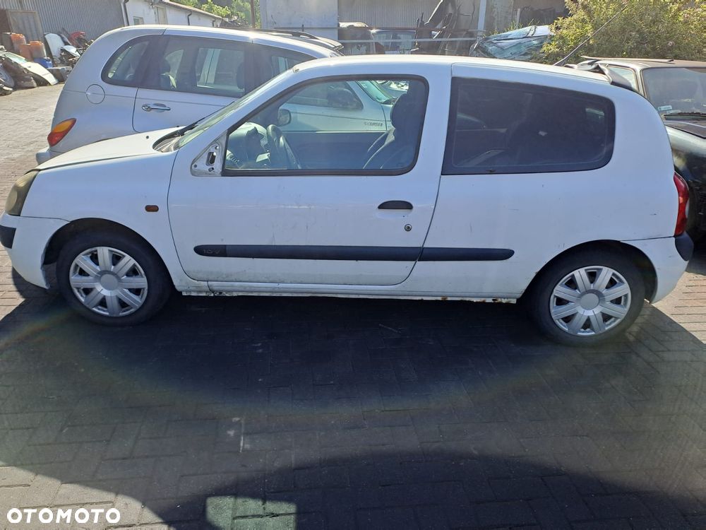 Renault Clio II FL (01-03r.) 1.2B 74KM. Silnik D4F 712 Skrzynia JB1 513 lakier OV369 – ICE WHITE BC.Cały na części.GWARANCJA !!! Przód Tył Zestaw Komplet Drzwi Klapa Zderzak Błotnik Maska Grill Atrapa Szyba Pas Lampa Lusterko Boczki Fotel Kanapa Kokpit Deska Rozdzielcza Przełącznik Włącznik Sterownik Przewody Wiązka Instalacja Moduł Komputer Czujnik Listwa Pompa Alternator Wtryski Głowica Rozrusznik Kompresor Sprzęgło Dwumas Silnik Skrzynia ABS Klimatyzacji Paliwa Wspomagania Kolektor Turbina Przepustnica Zawór Chłodnica Koło Hak Belka Sanki Zawieszenie Mcpherson Półoś Amortyzator Wydech Tłumik Zacisk Most - 5