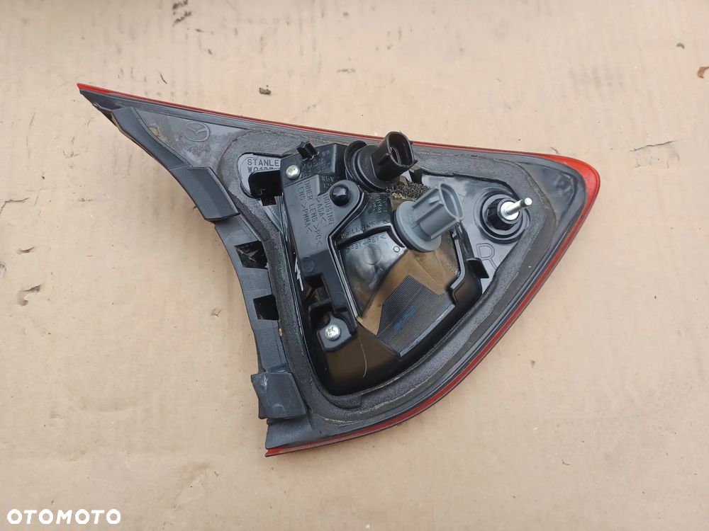 LAMPA TYLNA PRAWA W KLAPE MAZDA CX5 I - 6