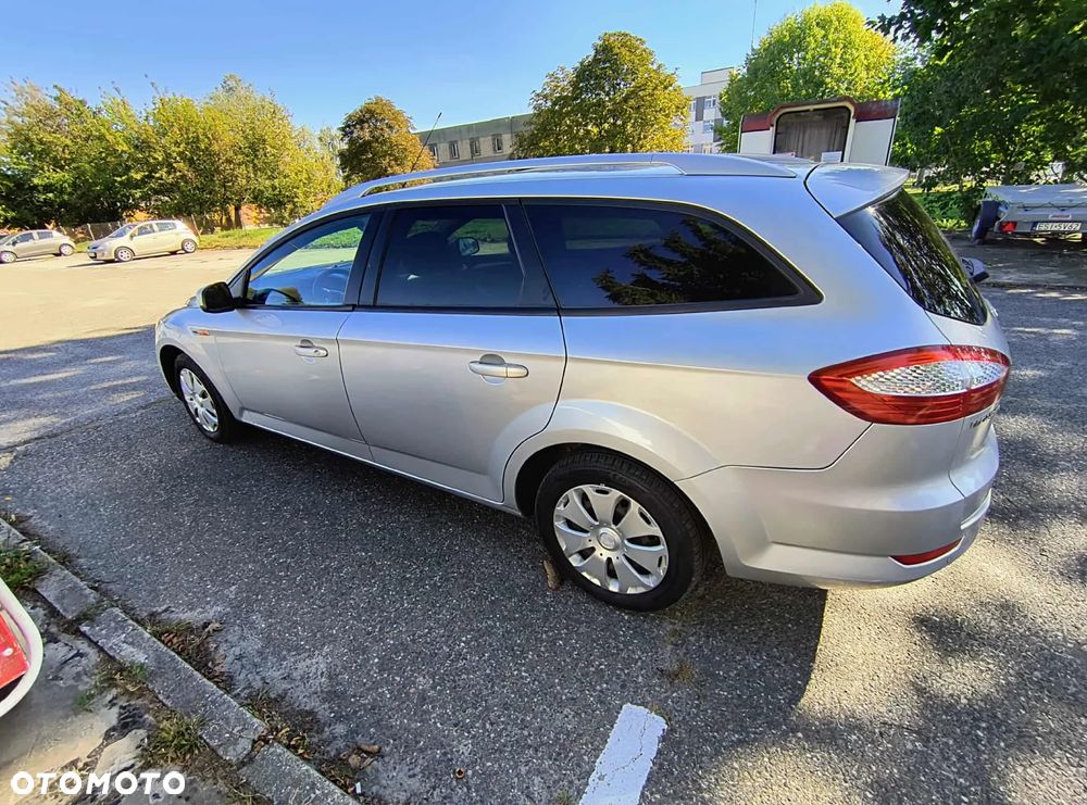 Ford Mondeo 1.6 Ghia - 8
