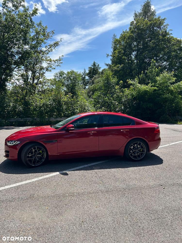 Jaguar XE 2.0 T Portfolio - 2