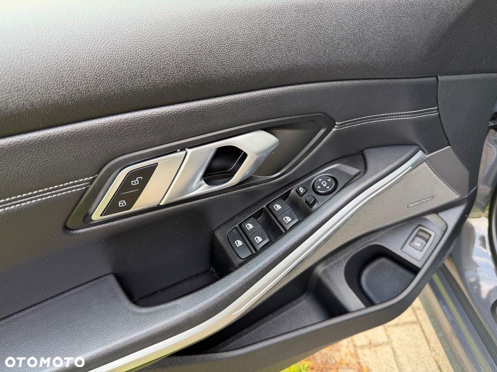 BMW Seria 3 320d Edition Luxury Line Purity - 29