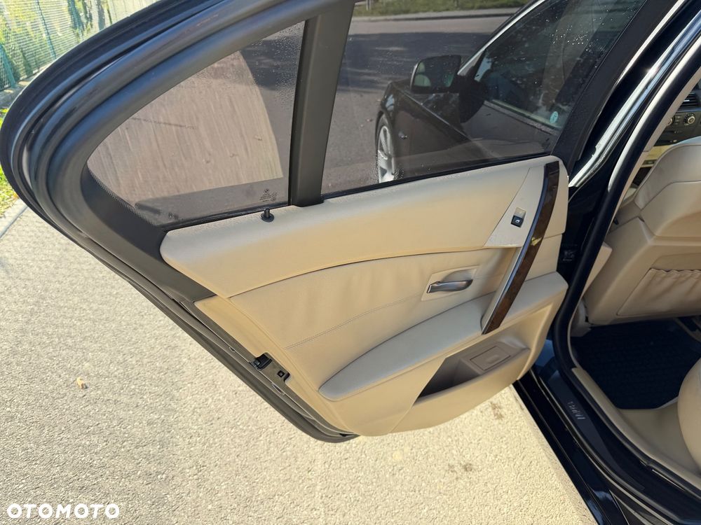 BMW Seria 5 530d - 24