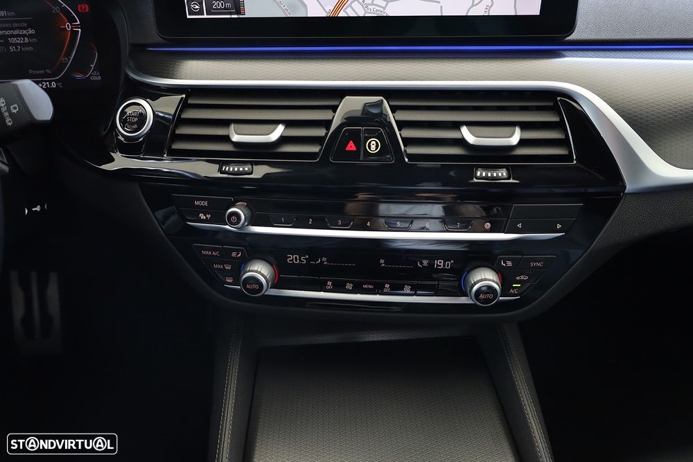 BMW 520 d Pack Desportivo M Auto - 25