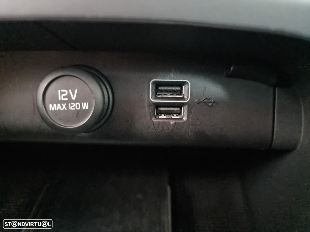 Volvo XC 40 2.0 D3 Momentum Plus Geartronic - 41