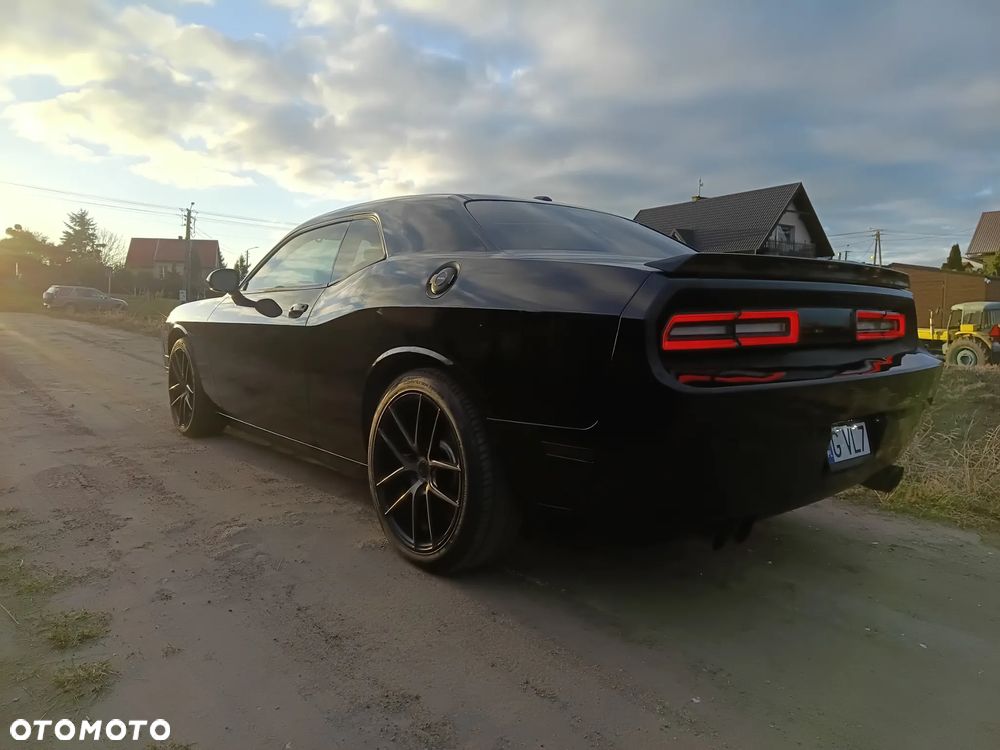 Dodge Challenger - 9