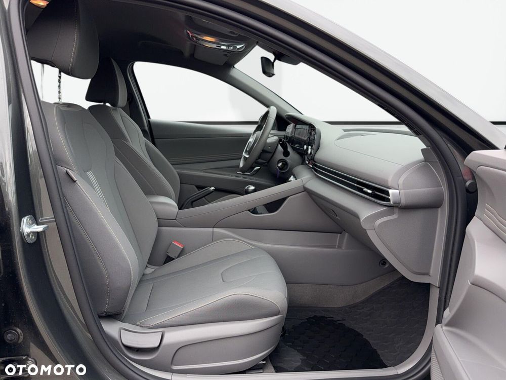 Hyundai Elantra - 15