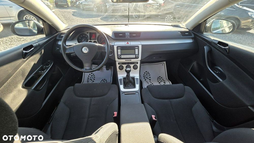 Volkswagen Passat - 16