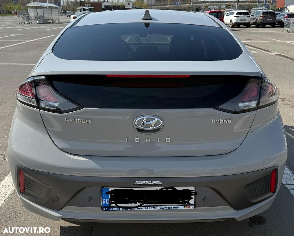 Hyundai IONIQ - 10