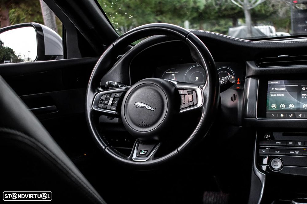 Jaguar XF Sportbrake 20d AWD Aut. R-Sport - 34