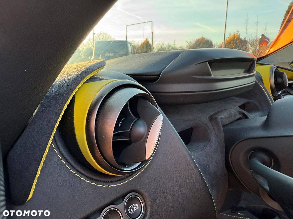 McLaren 720S Coupe Standard - 29