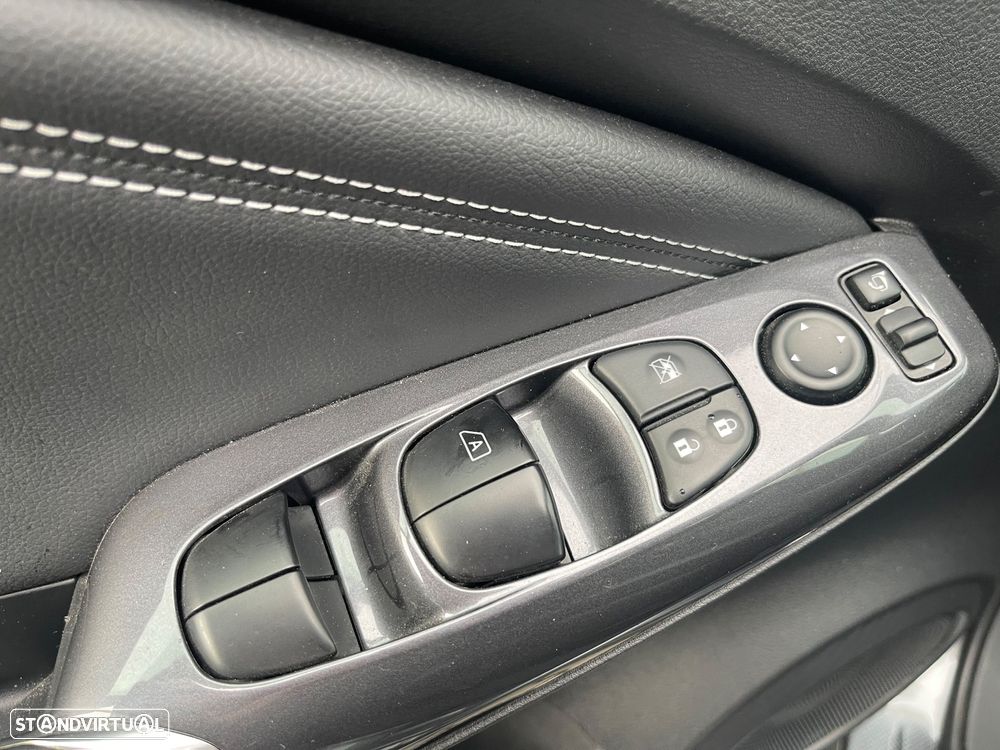 Nissan Juke 1.6 Hybrid N-Connecta Two Tone - 16