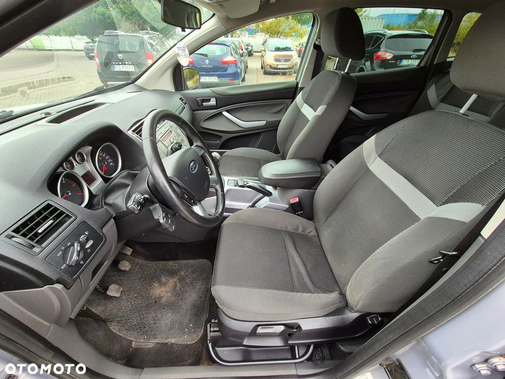 Ford Kuga - 10