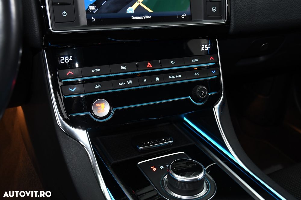 Jaguar XE 20d AWD Aut. R-Sport - 17