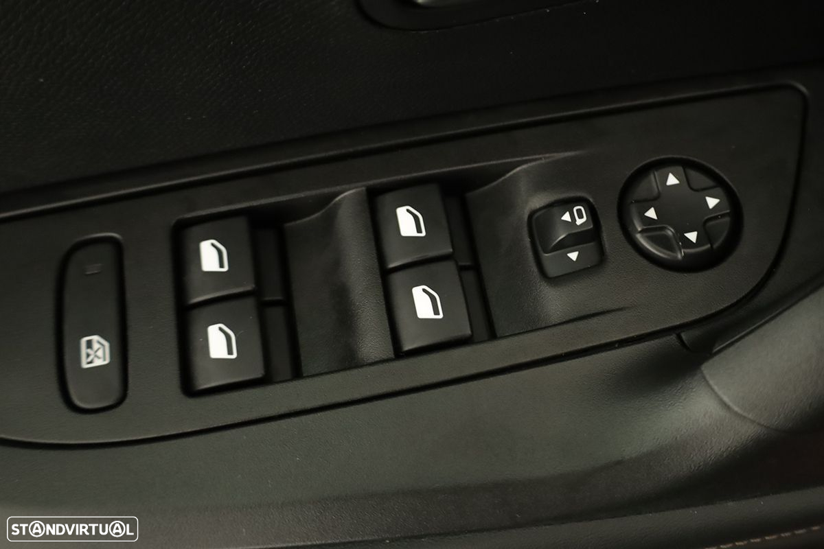 Peugeot 2008 1.2 PureTech Allure - 19
