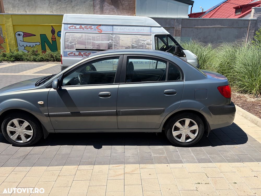 Kia Rio 1.5 DSL LX Base - 8