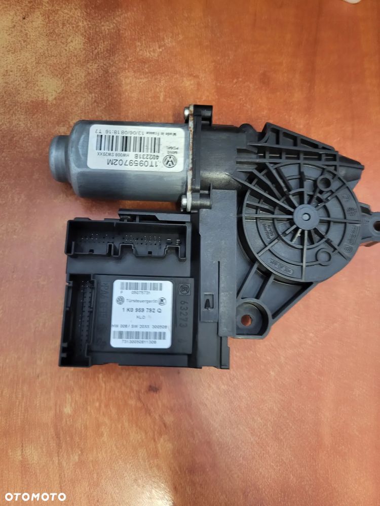 SILNICZEK SZYBY PRZÓD PRAWY VOLKSWAGEN GOLF V SEAT 1K0959792Q