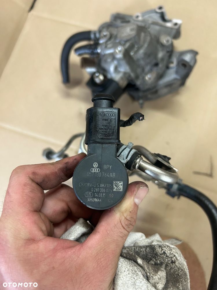 Pompa wtryskowa 1.4 tdi CUS 04B130755E 04B130093 listwa wtryskowa czujnik - 9