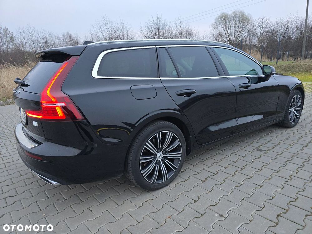 Volvo V60 T6 AWD Plug-In Hybrid Essential - 28