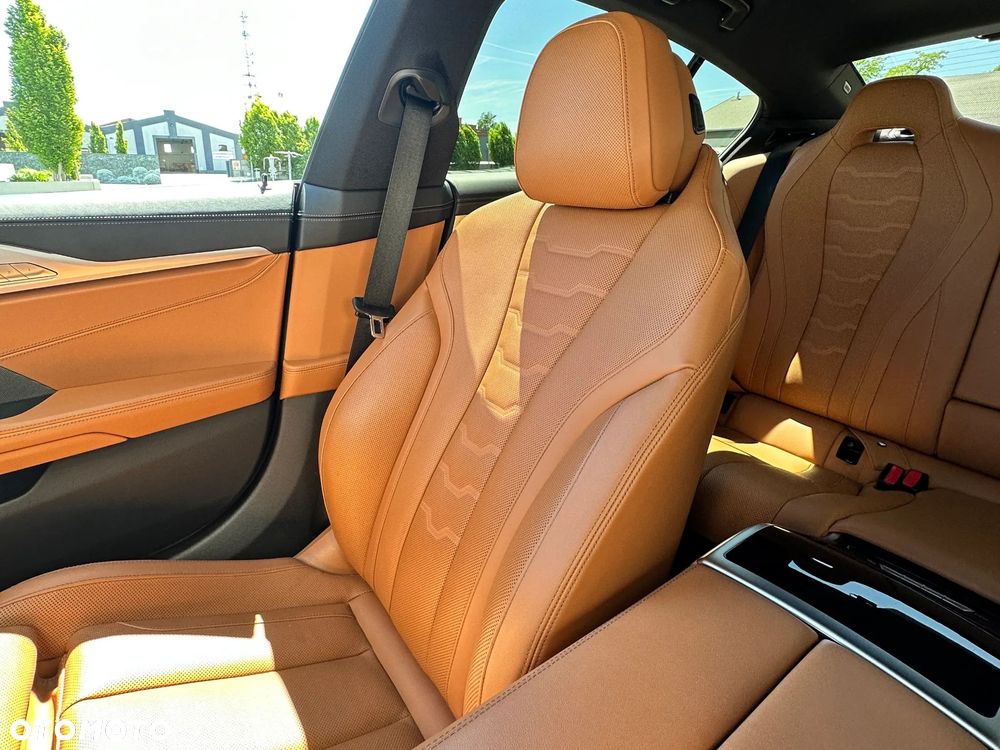 BMW Seria 8 - 31