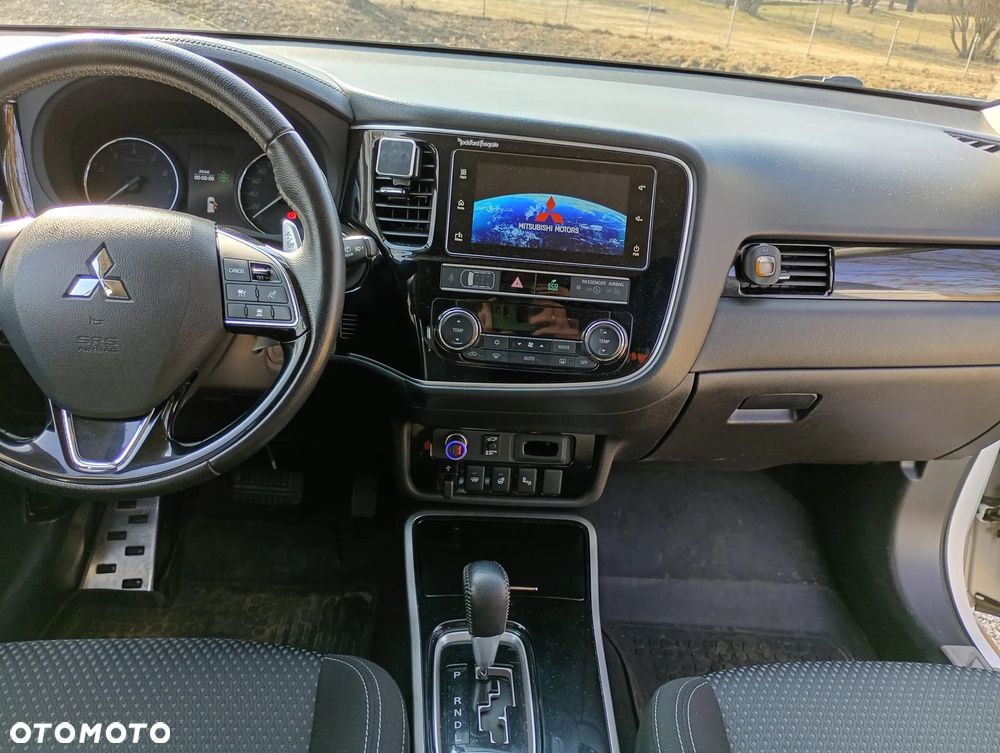 Mitsubishi Outlander - 9