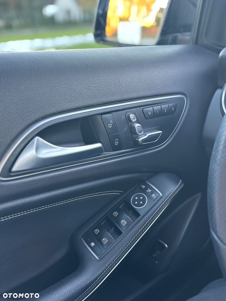 Mercedes-Benz GLA 180 7G-DCT Urban - 15