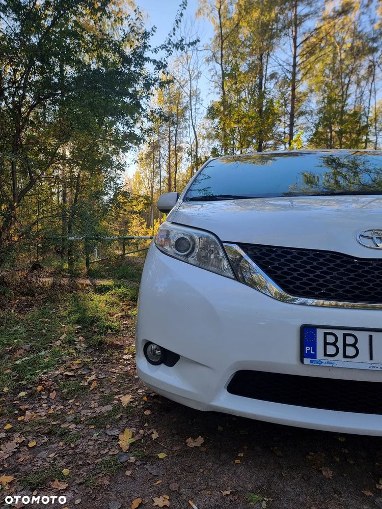 Toyota Sienna 3.5 V6 - 6