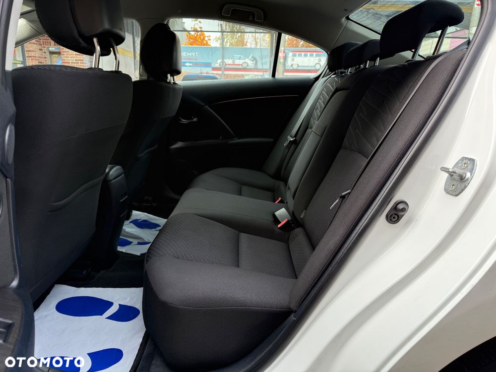 Toyota Avensis 2.0 Multidrive S Executive - 24