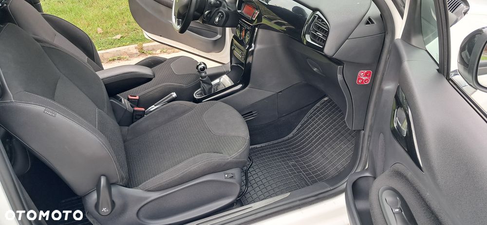 Citroën DS3 1.6 HDi 99g SoChic - 21