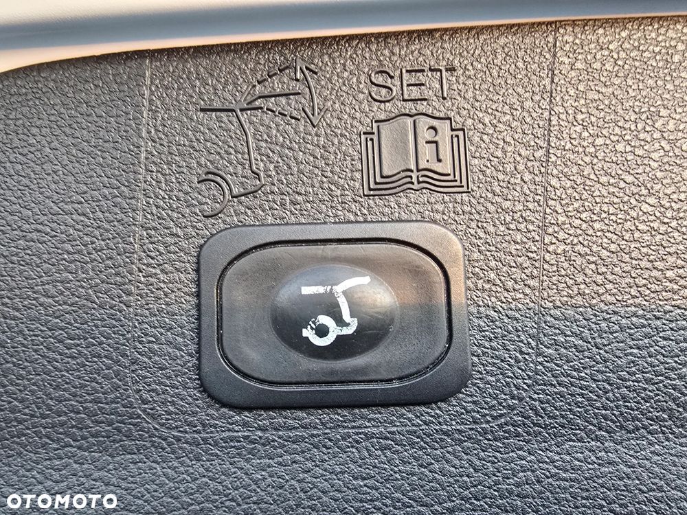 Ford Kuga 1.5 EcoBoost 2x4 ST-Line - 11