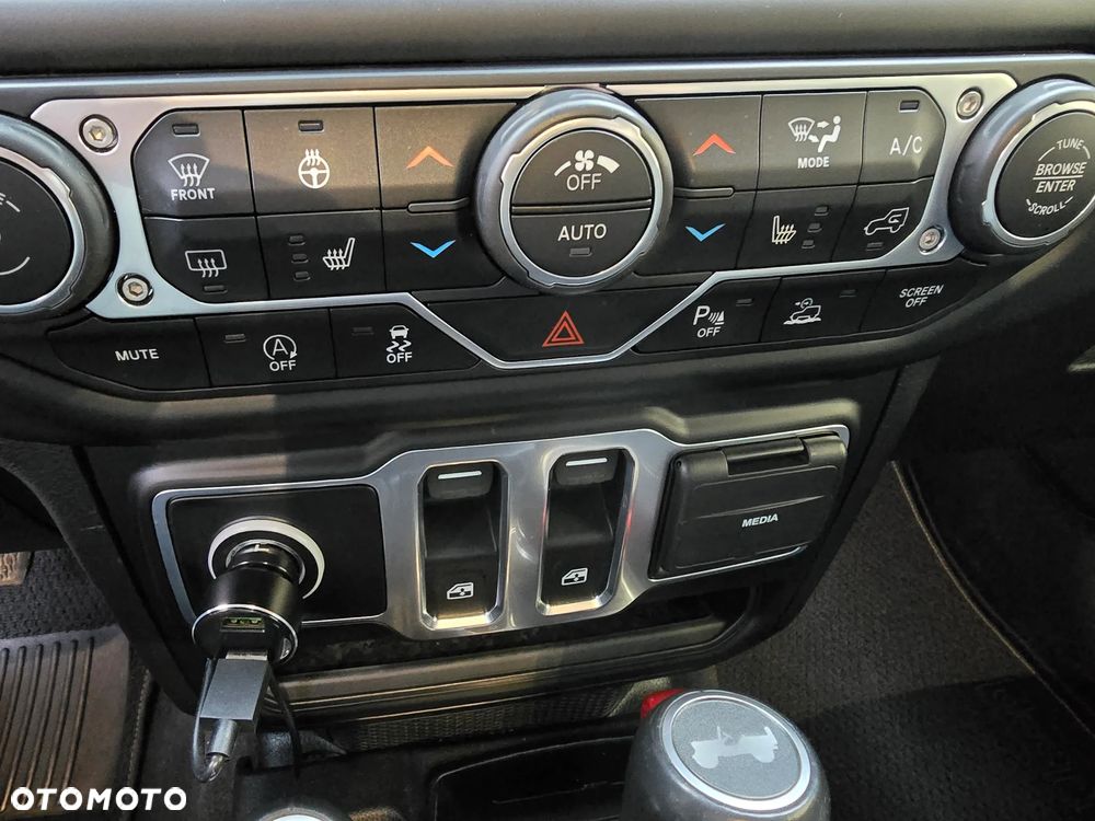 Jeep Wrangler GME 2.0 Turbo Sahara - 15