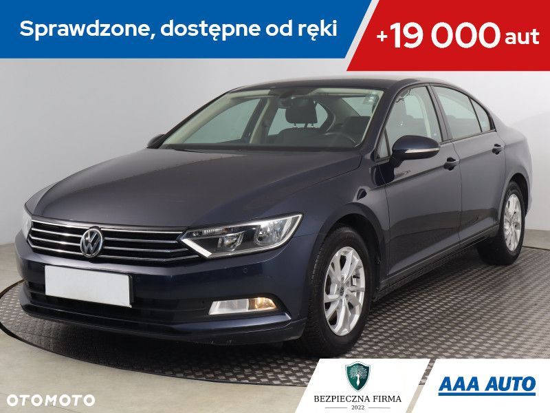 Volkswagen Passat - 1