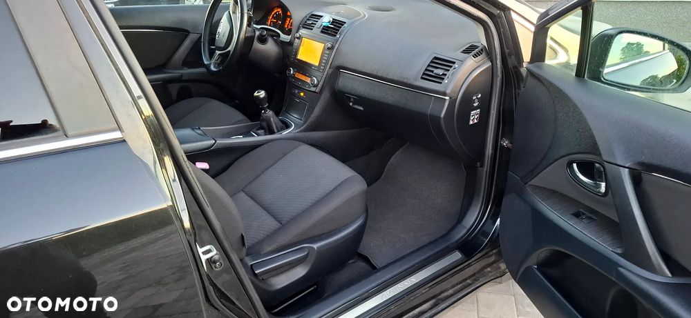 Toyota Avensis 2.0 Prestige NAVI - 9