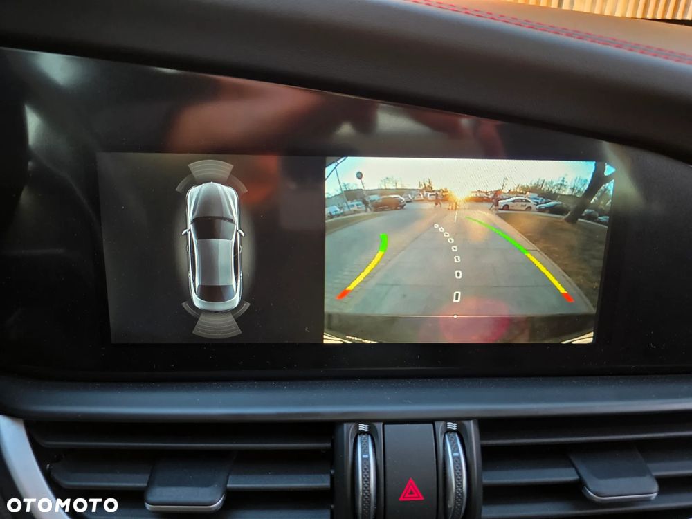 Alfa Romeo Giulia 2.0 Turbo 16V AT8-Q4 Estrema - 20