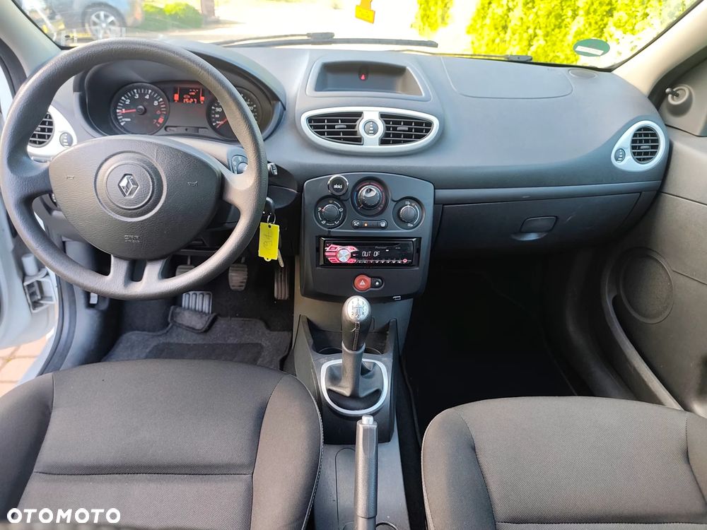 Renault Clio 1.2 16V 75 Yahoo - 17