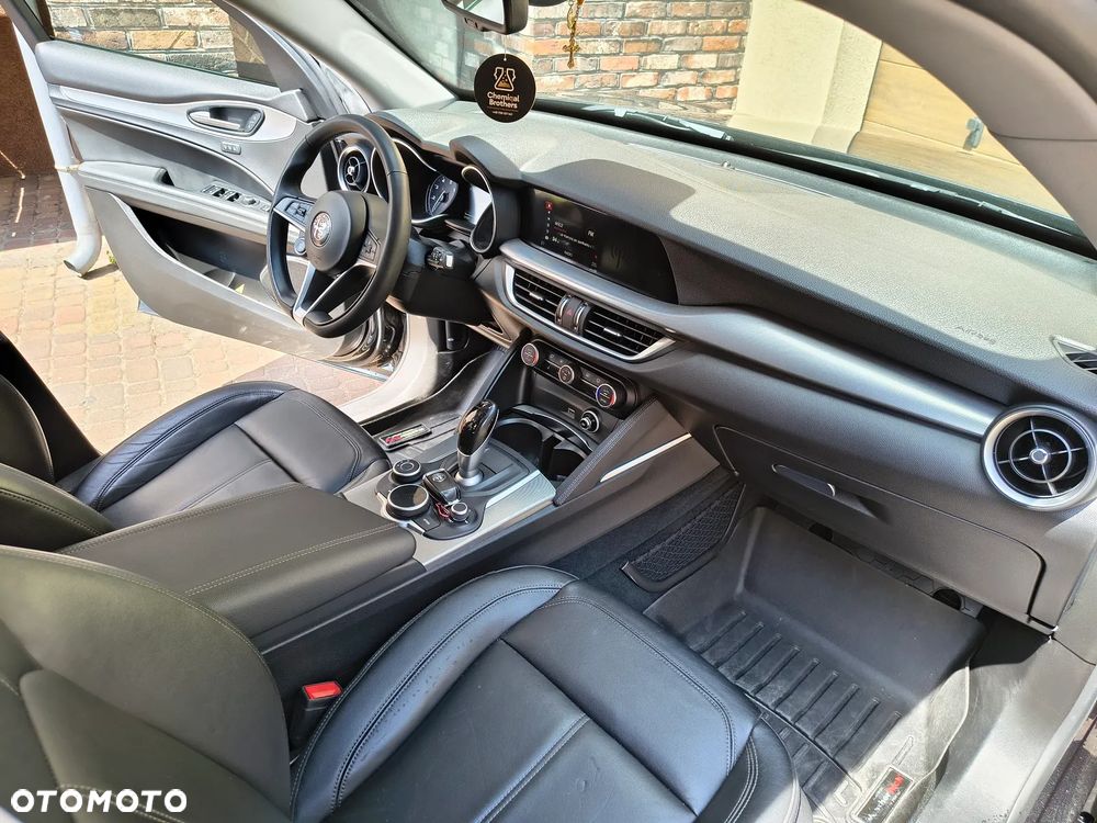 Alfa Romeo Stelvio - 14