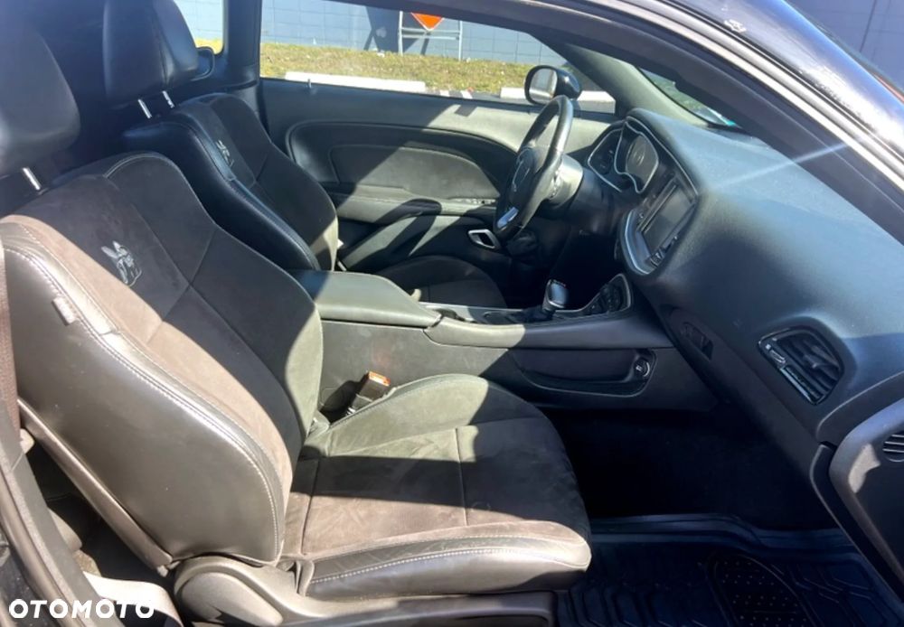 Dodge Challenger - 9