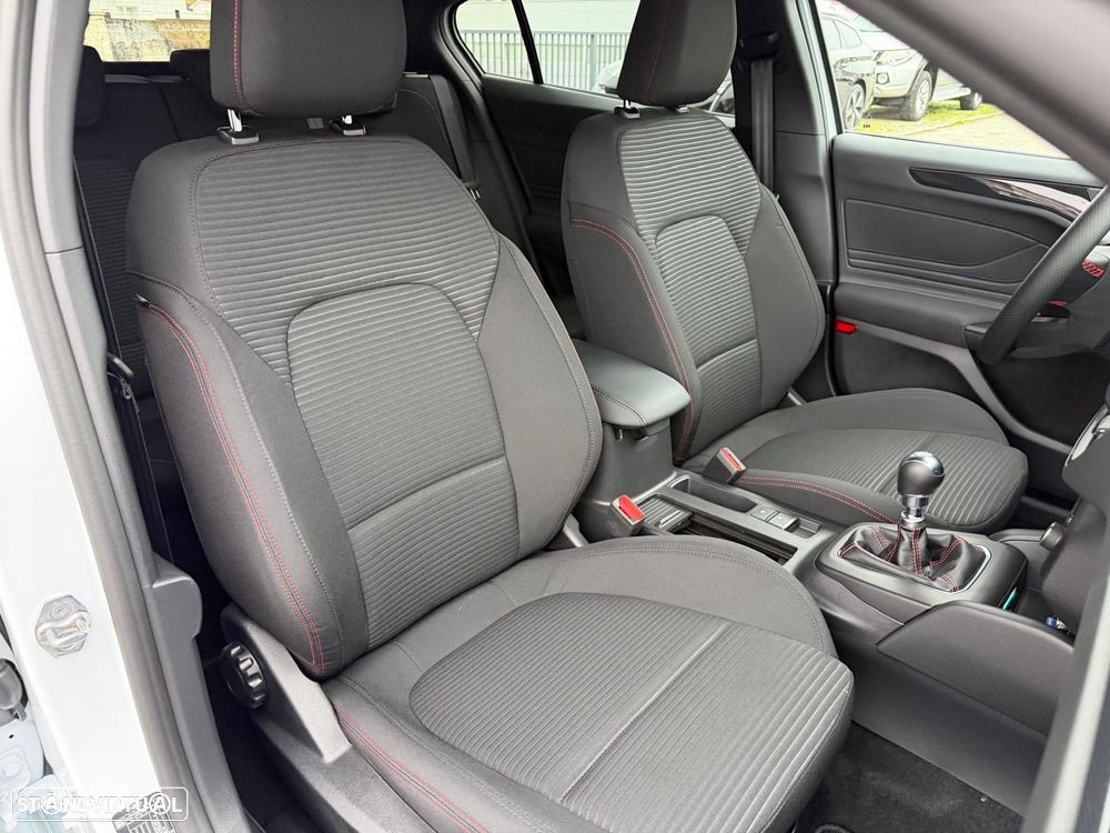 Ford Focus 1.0 EcoBoost MHEV ST-Line - 16