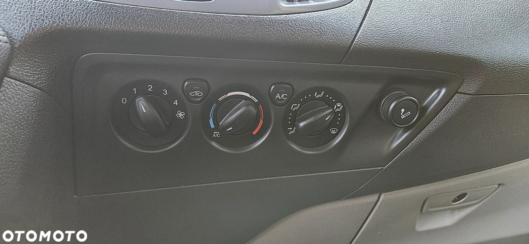 Ford Tourneo Custom 300 L2H1 VA Limited - 28