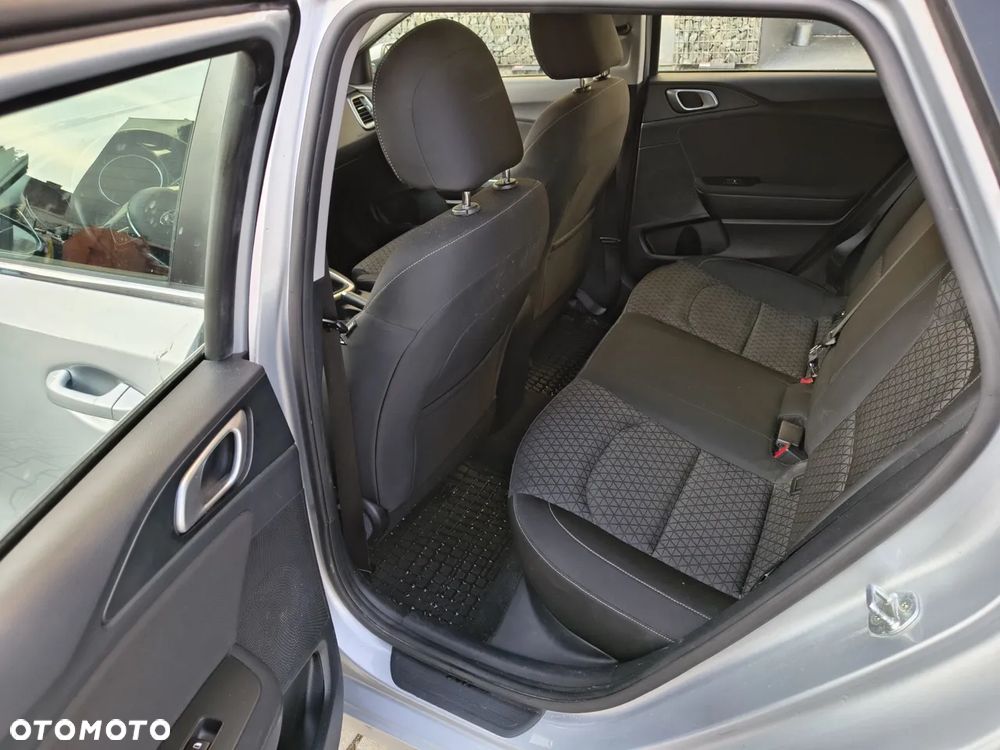 Kia Ceed - 8