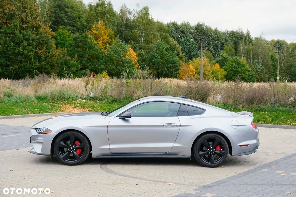 Ford Mustang - 4