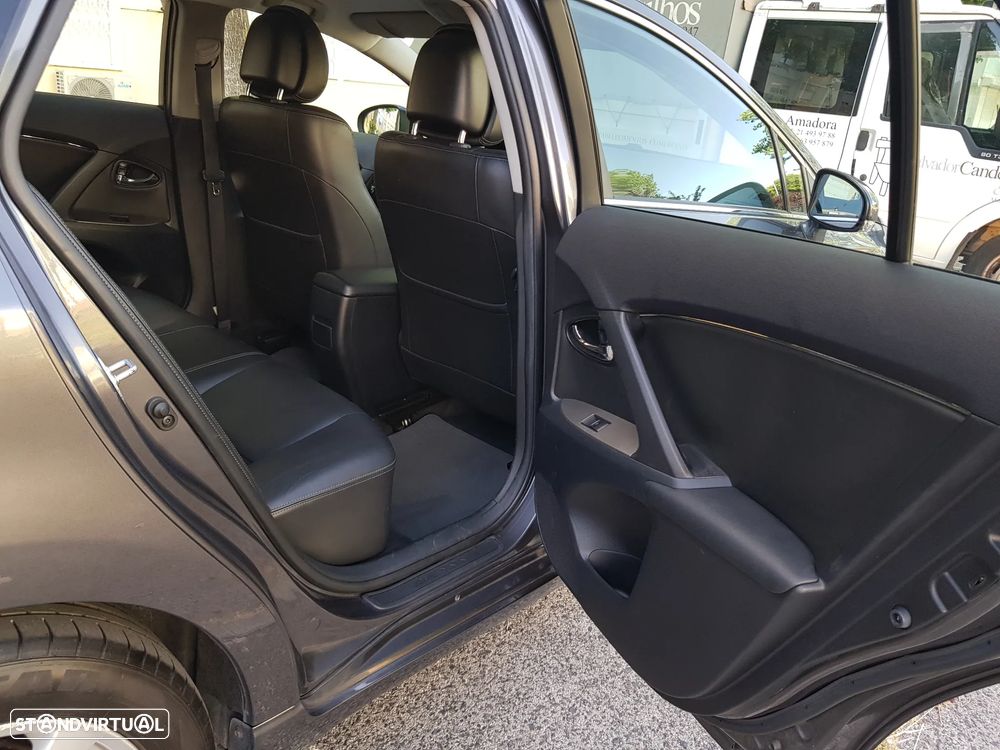 Toyota Avensis SW 2.0 D-4D Exclusive - 38