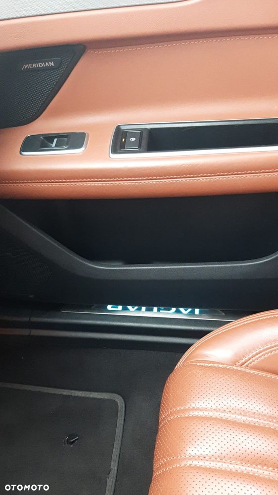 Jaguar XF 20d Portfolio - 6