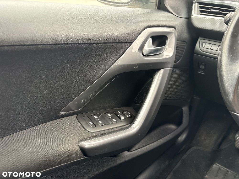Peugeot 2008 1.2 Pure Tech Style - 25