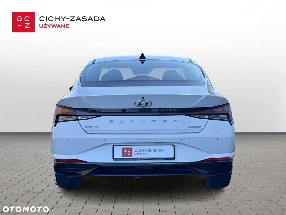 Hyundai Elantra 1.6 Executive - 4