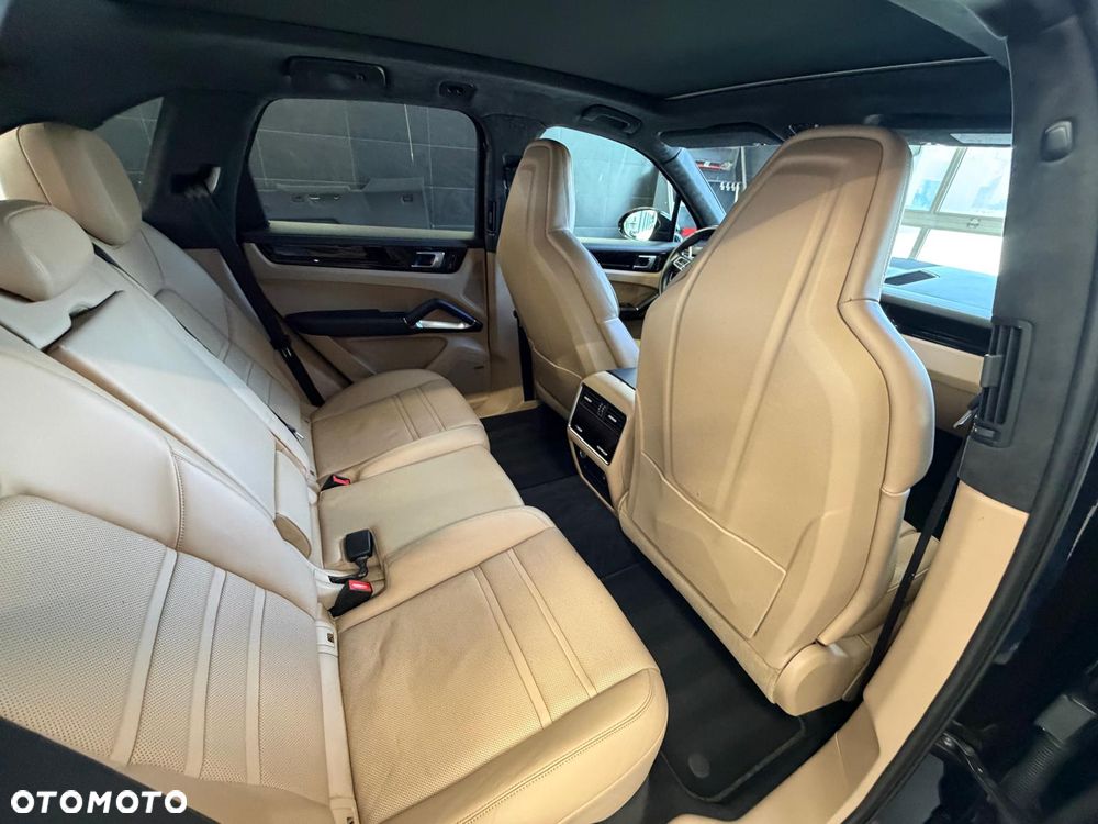 Porsche Cayenne - 14