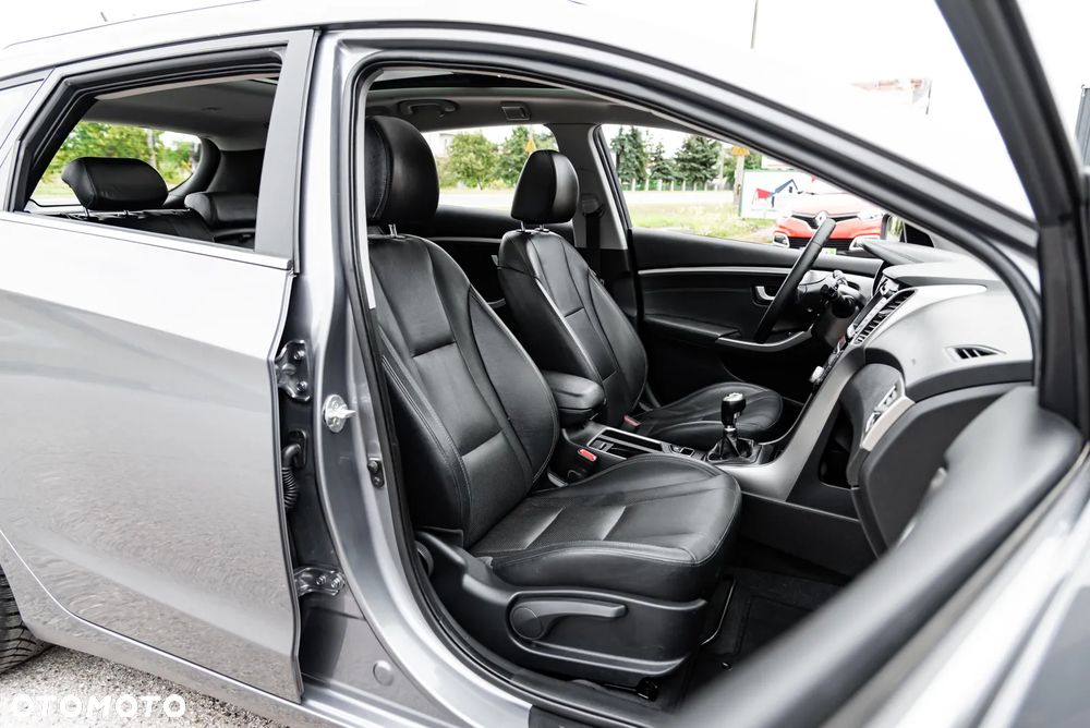 Hyundai i30 blue Kombi 1.6 GDi YES Silver - 28