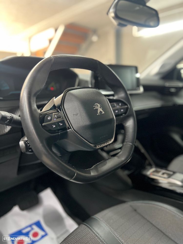 Peugeot e-208 Allure - 11